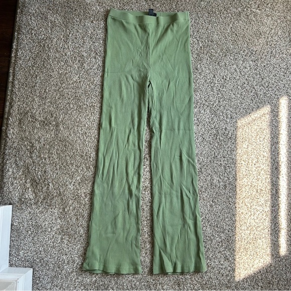 🦋 SHEIN Olive Green Flare Pants Casual Comfy Athleisure Stretch Medium - Picture 1 of 7